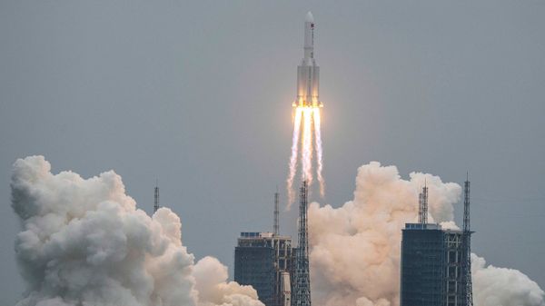 A Long March 5B rocket, carrying China's Tianhe space station core module, lifts off from the Wenchang Space Launch Center in southern China's Hainan province on April 29, 2021.  - Sputnik International