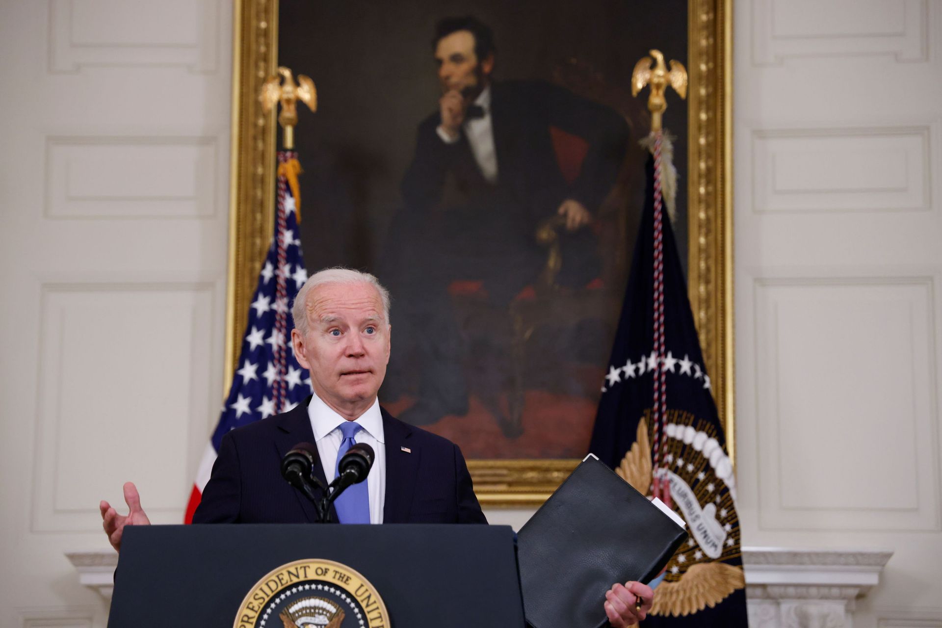 On a Tight Leash: White House Edits Its Own Quotes Before Press Allowed to Publish Them, Report Says - Sputnik International, 1920, 12.05.2021