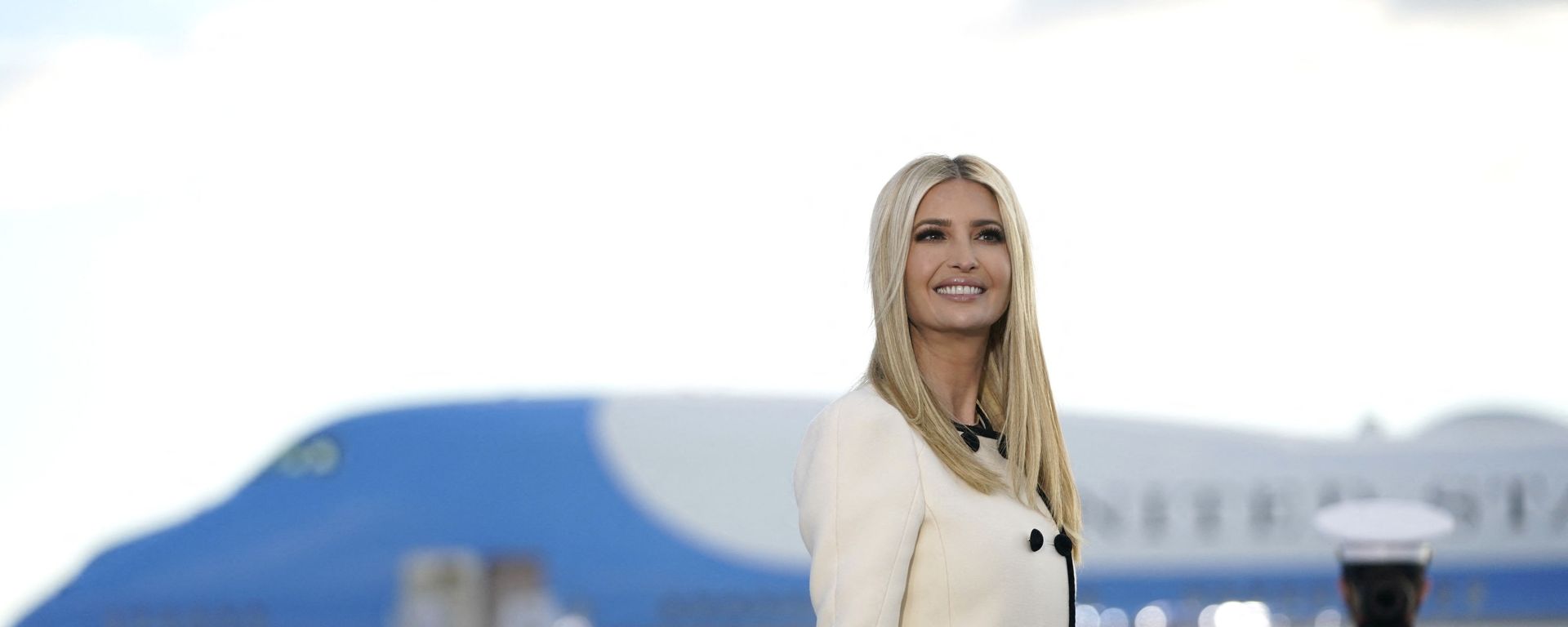 Ivanka Trump smiles as she arrives at Joint Base Andrews in Maryland for US President Donald Trump's departure on January 20, 2021. - President Trump travels to his Mar-a-Lago golf club residence in Palm Beach, Florida, and will not attend the inauguration for President-elect Joe Biden. - Sputnik International, 1920, 26.06.2022