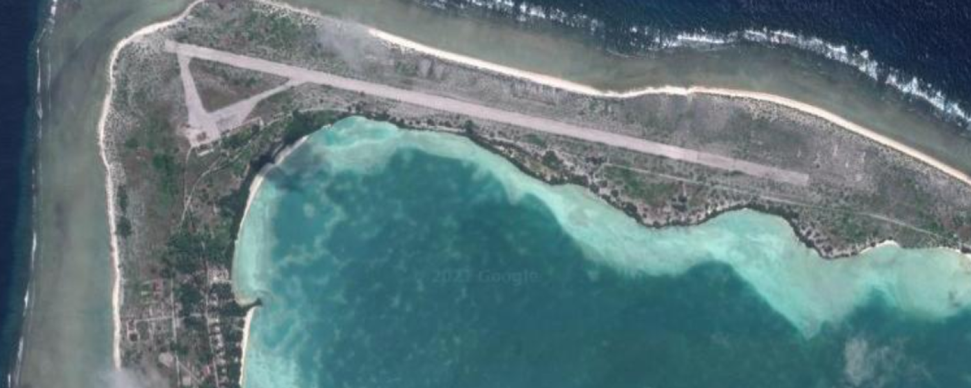 The derelict airfield on Kanton Island, Kiribati. While measuring 8,000 feet in length, the easternmost 1,500 feet of the airstrip are overgrown with shrubs and trees, leaving just 6,500 feet for possible use. - Sputnik International, 1920, 06.05.2021