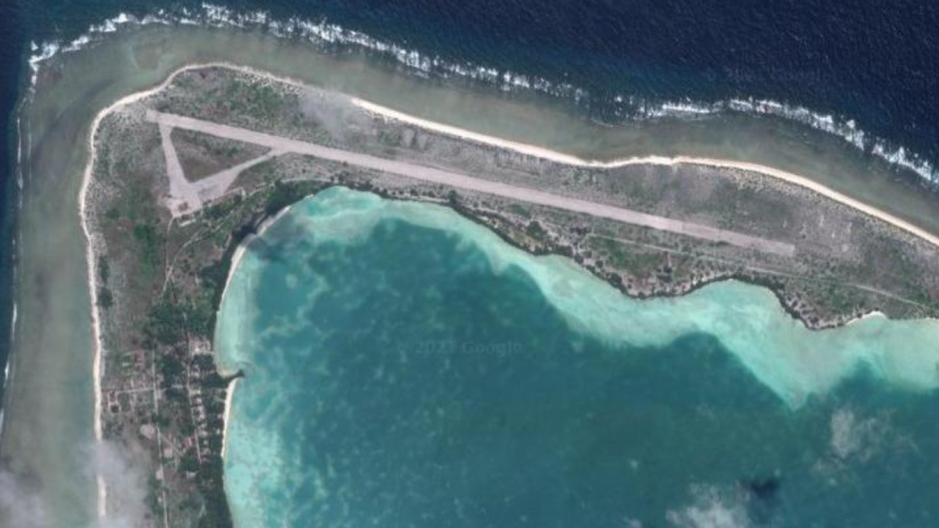 The derelict airfield on Kanton Island, Kiribati. While measuring 8,000 feet in length, the easternmost 1,500 feet of the airstrip are overgrown with shrubs and trees, leaving just 6,500 feet for possible use. The derelict airfield on Kanton Island, Kiribati. While measuring 8,000 feet in length, the easternmost 1,500 feet of the airstrip are overgrown with shrubs and trees, leaving just 6,500 feet for possible use. - Sputnik International, 1920, 06.05.2021