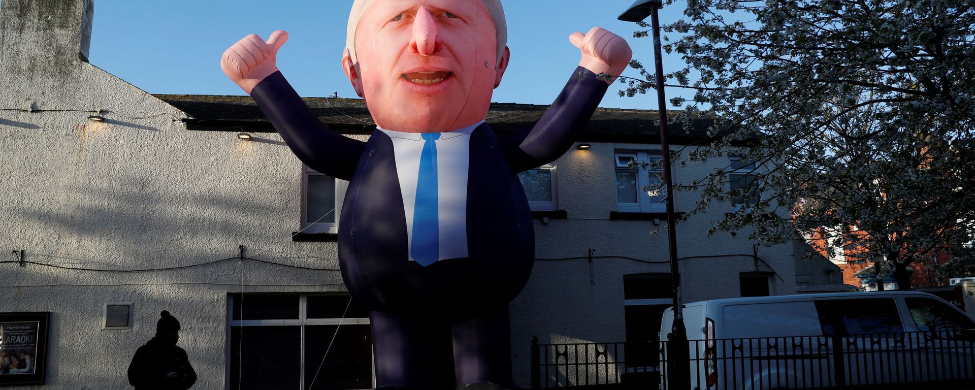 An inflatable figure of Prime Minister Boris Johnson is seen outside Mill House Leisure Centre as ballots are being counted, in Hartlepool, Britain May 7, 2021 - Sputnik International, 1920, 07.01.2022