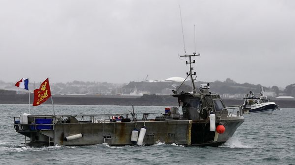 A French fishing boat, one of several, takes part in a protest in front of the port of Saint Helier off the British island of Jersey to draw attention to what they see as unfair restrictions on their ability to fish in UK waters after Brexit, on May 6, 2021. - - Sputnik International