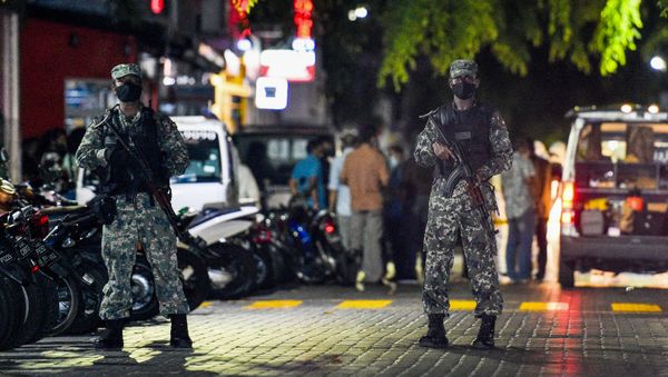Soldiers secure a site after a bomb blast injured former Maldives president and current parliament speaker Mohamed Nasheed in Male on May 6, 2021. - Sputnik International