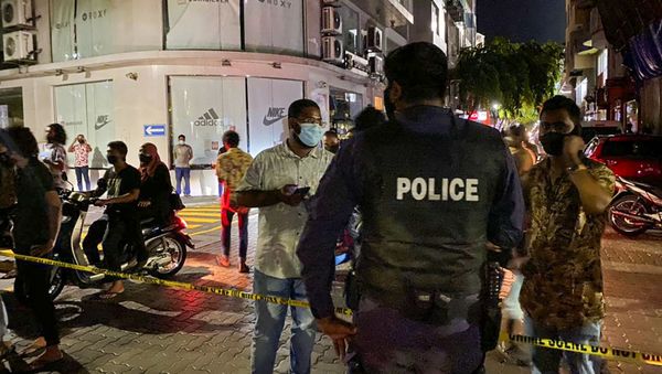 Police secure a site after a suspected bomb blast injured former Maldives president and current parliament speaker Mohamed Nasheed in Male on May 6, 2021.  - Sputnik International