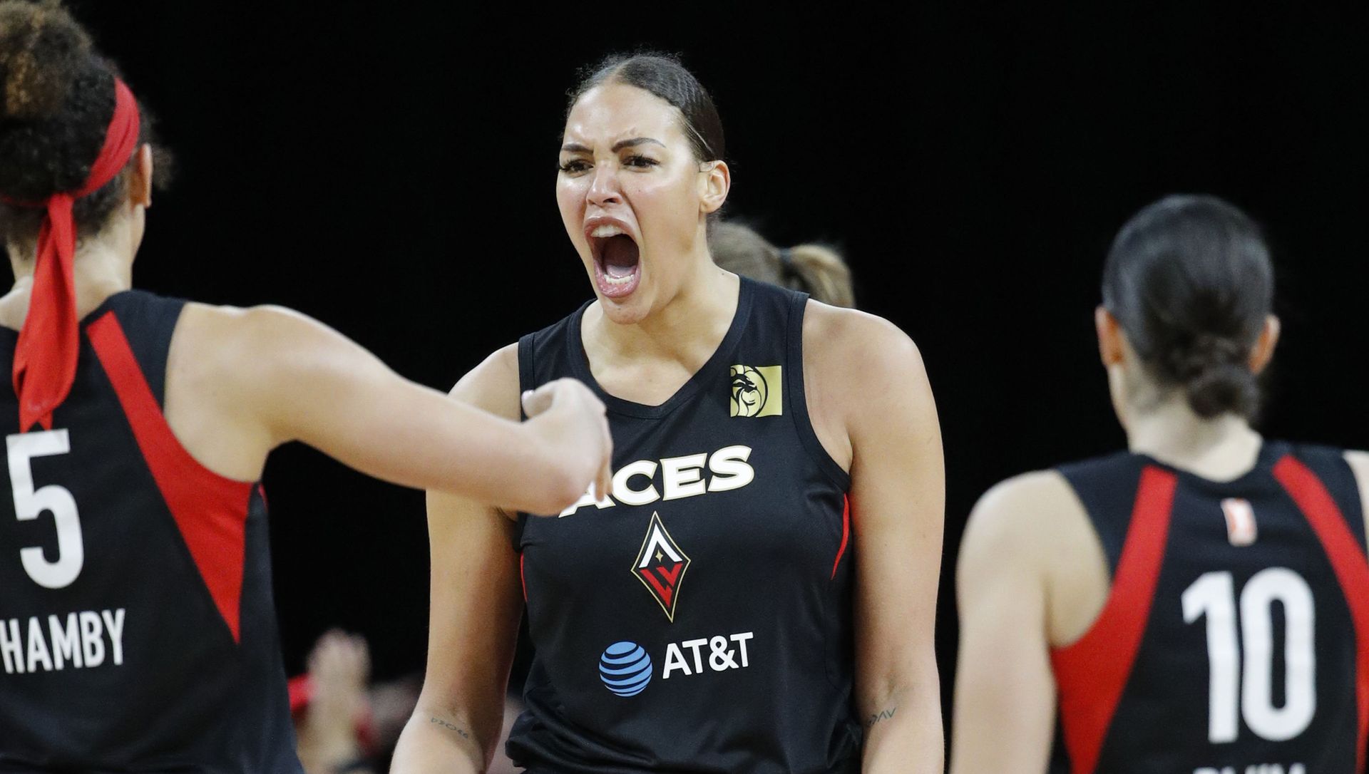 In this Sept. 24, 2019, file photo, Las Vegas Aces' Liz Cambage, center, celebrates after a play against the Washington Mystics during the second half of Game 4 of a WNBA playoff basketball series in Las Vegas In this Sept. 24, 2019, file photo, Las Vegas Aces' Liz Cambage, center, celebrates after a play against the Washington Mystics during the second half of Game 4 of a WNBA playoff basketball series in Las Vegas - Sputnik International, 1920, 07.05.2021