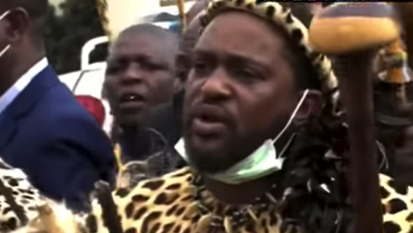 Screenshot captures Prince Misuzulu Zulu, the first son of South Africa's Queen Mantfombi, who was declared on Friday to be the heir to the Zulu nation following the reading of his mother's will. - Sputnik International