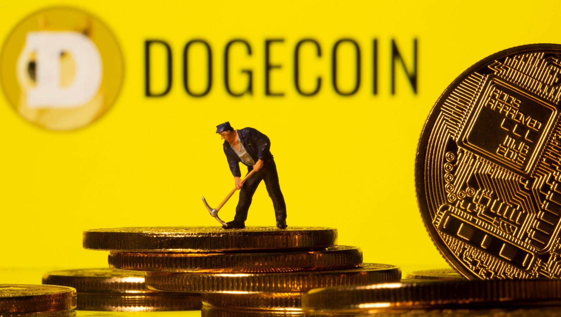 A small toy figure is seen on the cryptocurrency representation with Dogecoin logo in the background in this illustration picture taken, April 20, 2021 A small toy figure is seen on the cryptocurrency representation with Dogecoin logo in the background in this illustration picture taken, April 20, 2021 - Sputnik International, 1920, 09.05.2021