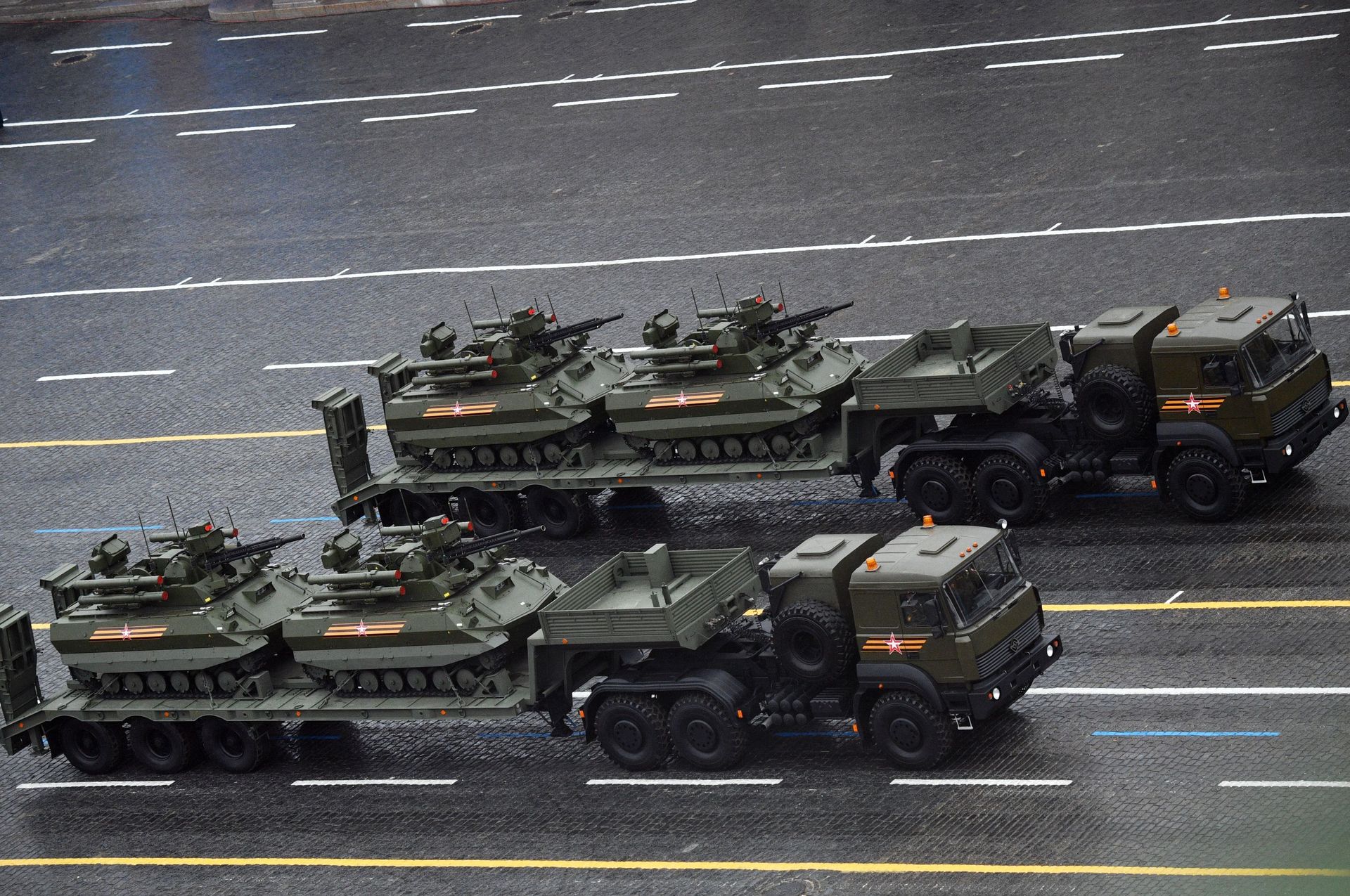Uran-9 combat robots at Sunday's parade. - Sputnik International, 1920, 17.04.2024