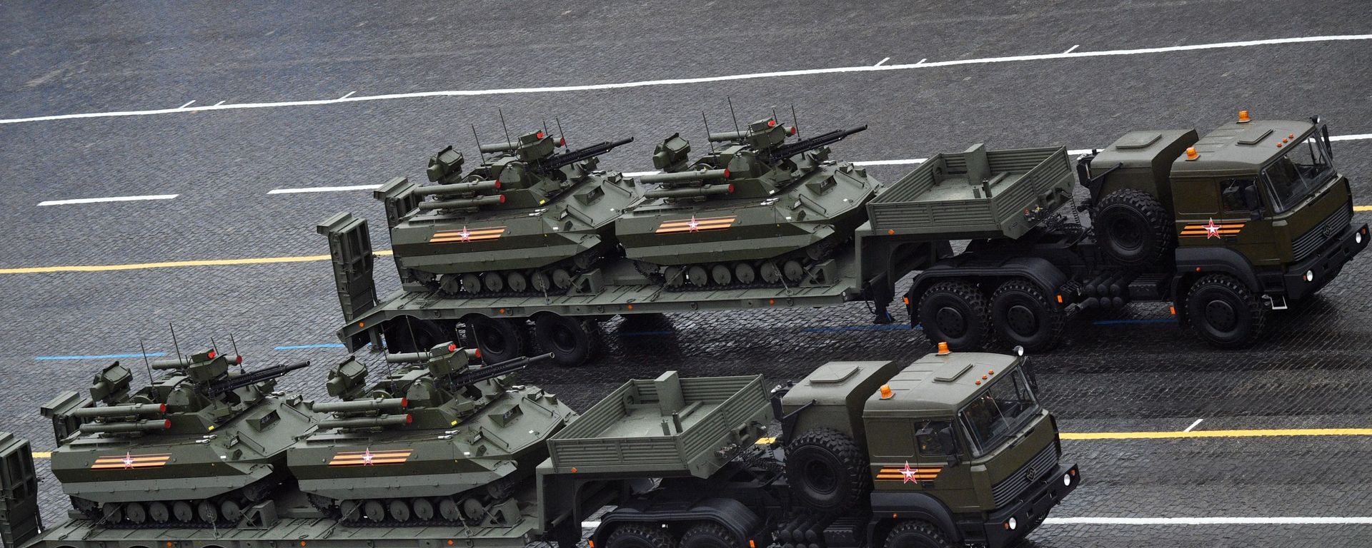 Uran-9 combat robots at Sunday's parade. - Sputnik International, 1920, 01.04.2024