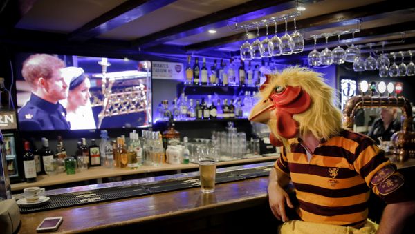 Colin Liddell, wearing a chicken outfit, watches the royal wedding of Meghan Markle and Prince Harry of Wales, at the Mojo Bar in Bucharest, Romania, Saturday, 19 May 2018 - Sputnik International
