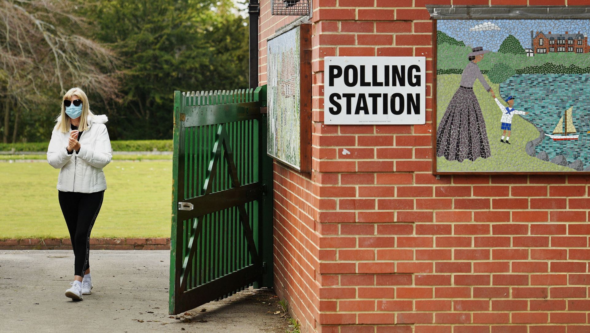 A woman arrives at a polling station set up at a bowls pavillion in a park in Hartlepool to cast a vote in local elections on May 6, 2021 A woman arrives at a polling station set up at a bowls pavillion in a park in Hartlepool to cast a vote in local elections on May 6, 2021 - Sputnik International, 1920, 11.05.2021