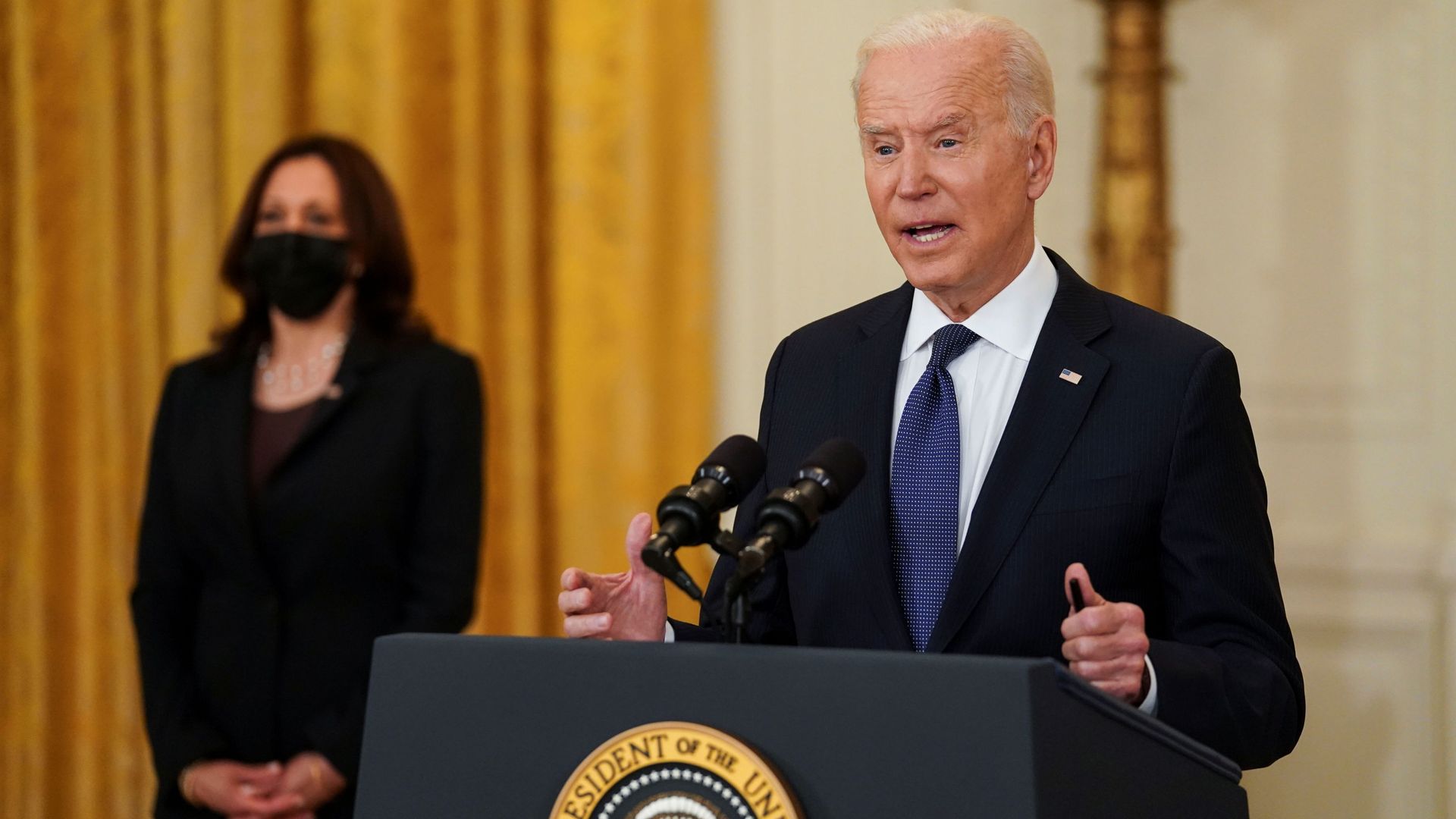 U.S. President Joe Biden delivers remarks on the U.S. economy as Vice President Kamala Harris stands by in the East Room at the White House in Washington, U.S., May 10, 2021 U.S. President Joe Biden delivers remarks on the U.S. economy as Vice President Kamala Harris stands by in the East Room at the White House in Washington, U.S., May 10, 2021 - Sputnik International, 1920, 11.05.2021