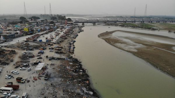 In this aerial photograph taken on May 5, 2021 funeral pyres of Covid-19 coronavirus victims are seen in a cremation ground along the banks of the Ganges River, in Garhmukteshwar - Sputnik International