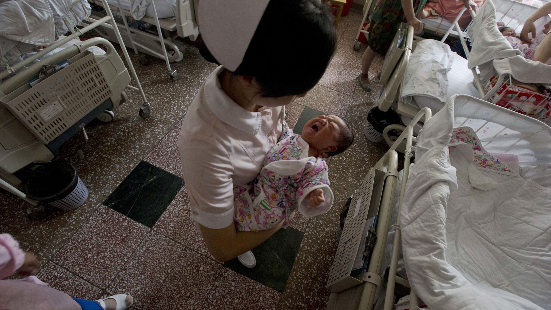 In this photo taken Thursday, July 25, 2013, a nurse holds Baby Liang in a hospital where she was born in Beijing In this photo taken Thursday, July 25, 2013, a nurse holds Baby Liang in a hospital where she was born in Beijing - Sputnik International, 1920, 11.05.2021