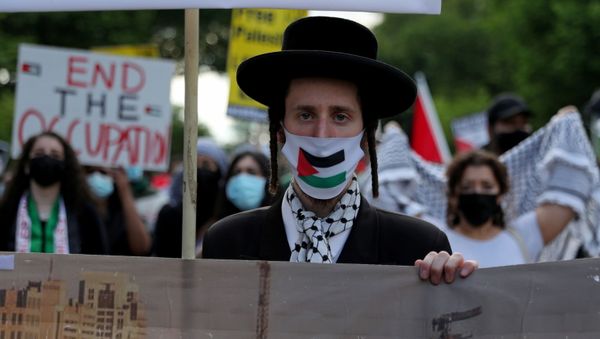 Pro-Palestinian demonstrators march in a protest titled “Stop Jerusalem Expulsions, save Sheikh Jarrah” from the U.S. State Department in Washington, U.S. May 11, 2021. - Sputnik International