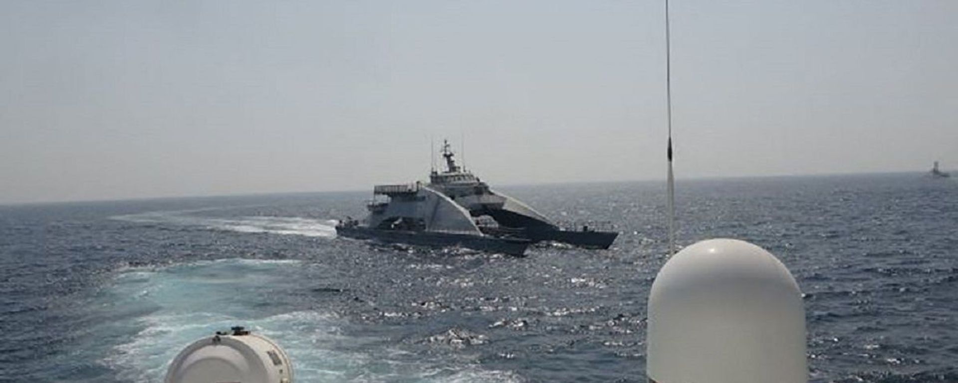 Iran’s Islamic Revolutionary Guard Corps Navy (IRGCN) Harth 55, center, approaches the Coast Guard patrol boat USCGC Wrangell (WPB 1332) bow in an unsafe and unprofessional action forcing the Wrangell to conduct a defensive maneuver, April 2, 2021. Iran’s Islamic Revolutionary Guard Corps Navy (IRGCN) Harth 55, center, approaches the Coast Guard patrol boat USCGC Wrangell (WPB 1332) bow in an unsafe and unprofessional action forcing the Wrangell to conduct a defensive maneuver, April 2, 2021. - Sputnik International, 1920, 19.08.2023