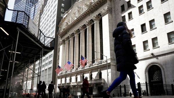 People are seen on Wall Street outside the New York Stock Exchange (NYSE) in New York City, U.S., March 19, 2021. - Sputnik International