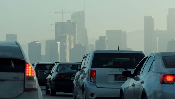 Commuters navigate early morning traffic as they drive towards downtown in Los Angeles, California, U.S., July 22, 2019.    REUTERS/Mike Blake/File Photo - Sputnik International