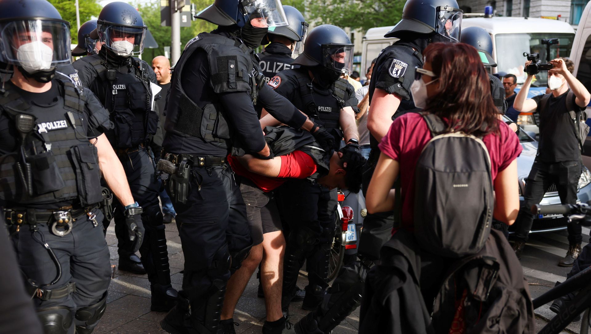 Police officers detain a person after riots during a protest in support of Palestinians, in Berlin, Germany, May 9, 2021. Police officers detain a person after riots during a protest in support of Palestinians, in Berlin, Germany, May 9, 2021. - Sputnik International, 1920, 13.05.2021
