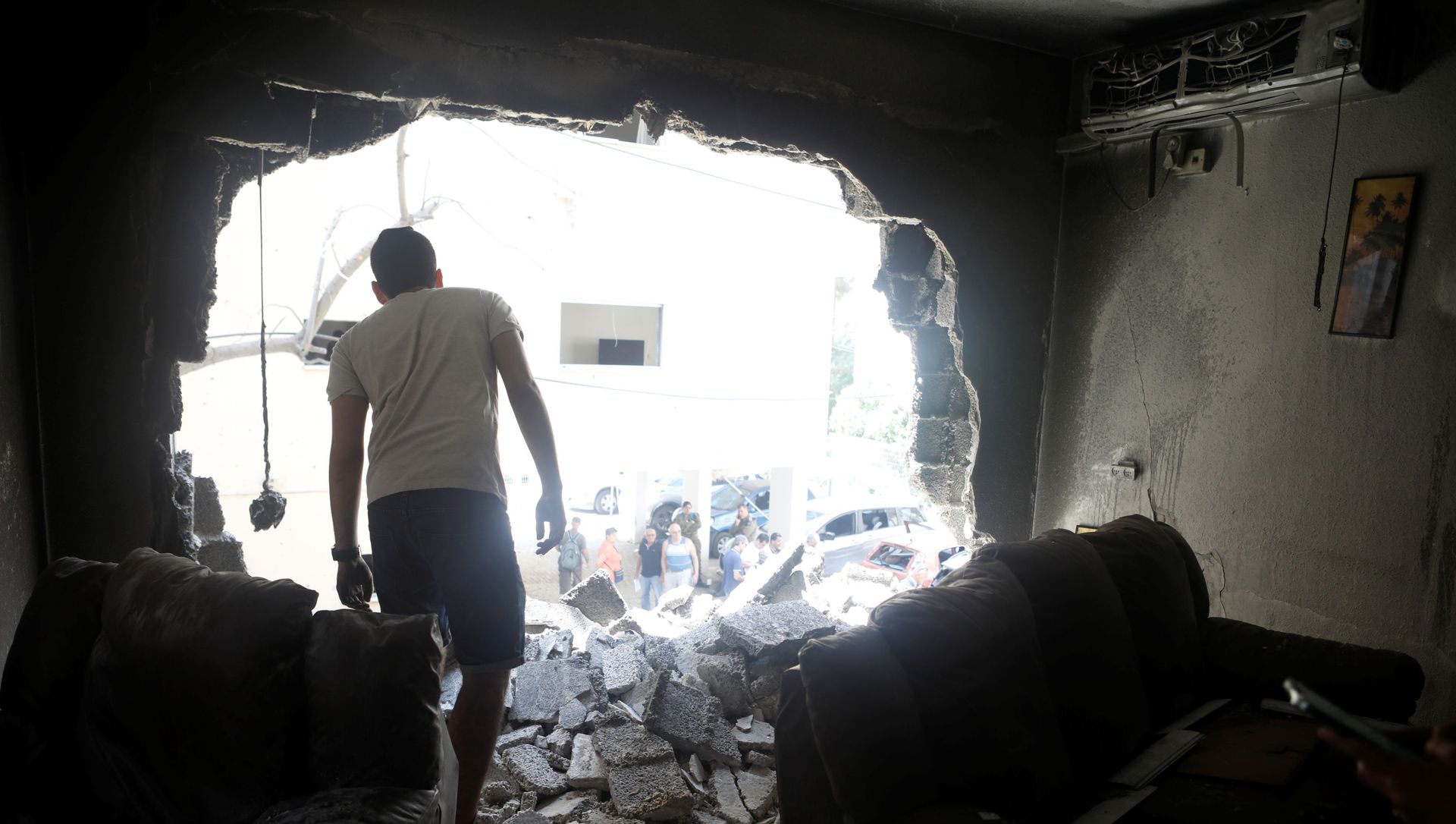 A man stands atop rubble as he surveys the damage after a rocket launched overnight from the Gaza Strip hit a residential building in Petah Tikva, Israel May 13, 2021 A man stands atop rubble as he surveys the damage after a rocket launched overnight from the Gaza Strip hit a residential building in Petah Tikva, Israel May 13, 2021 - Sputnik International, 1920, 13.05.2021