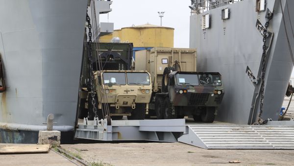 U.S. army vehicles disembark from a vessel at Albania's main port of Durres, Saturday, May 1, 2021.  Florida National Guard's 53rd Infantry Brigade Combat Team were being discharged from the USNS Bob Hope ahead of a two-week training of up to 6,000 U.S. troops in six Albanian military bases, as part of the Defender-Europe 21 large-scale U.S. Army-led exercise.  - Sputnik International