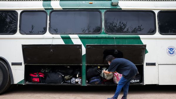 A migrant from Venezuela loads her belongings onto a border patrol bus after crossing the Rio Grande river into the United States from Mexico in Del Rio, Texas, U.S., May 11, 2021 - Sputnik International