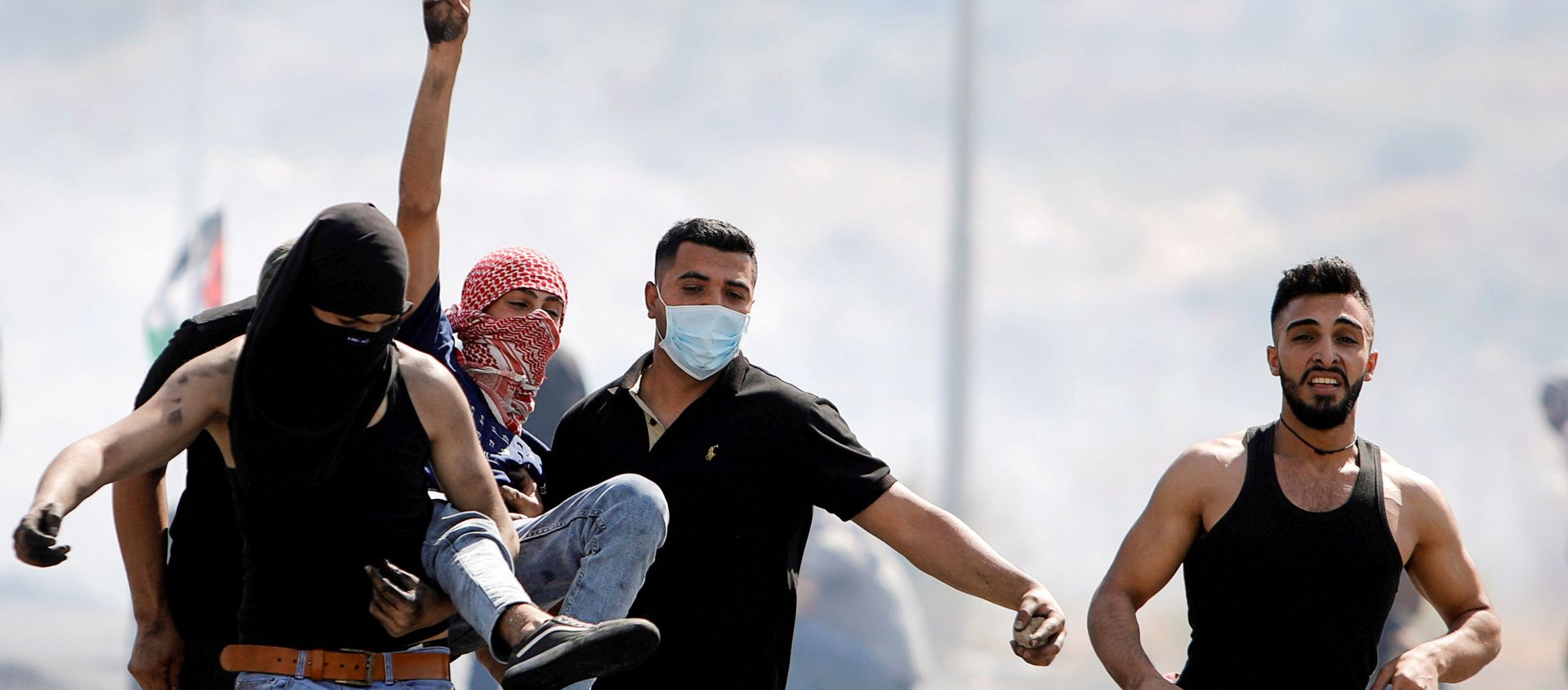 An injured Palestinian demonstrator gestures as he is evacuated during clashes with Israeli forces at a protest over tension in Jerusalem and Israel-Gaza escalation, near Hawara checkpoint near Nablus in the Israeli-occupied West Bank, May 14, 2021. An injured Palestinian demonstrator gestures as he is evacuated during clashes with Israeli forces at a protest over tension in Jerusalem and Israel-Gaza escalation, near Hawara checkpoint near Nablus in the Israeli-occupied West Bank, May 14, 2021. - Sputnik International, 1920, 15.05.2021