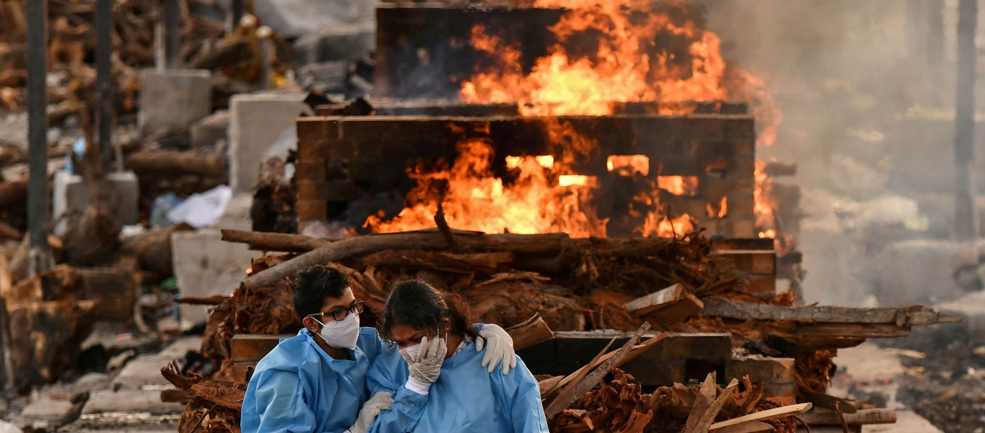 FILE PHOTO: Family members of Vijay Raju, who died due to the coronavirus disease (COVID-19), mourn before his cremation at a crematorium ground in Giddenahalli village on the outskirts of Bengaluru, India, May 13, 2021. - Sputnik International, 1920, 02.07.2021