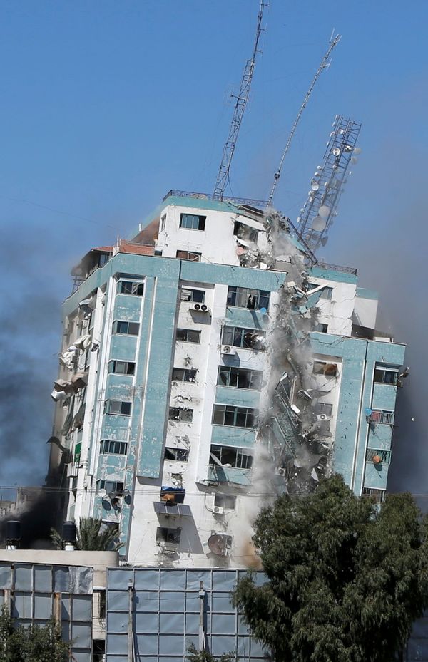 The tower collapses after the Israeli missile strike in Gaza. The tower collapses after the Israeli missile strike in Gaza. - Sputnik International