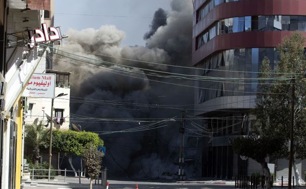 Another view as the building collapses. Another view as the building collapses. - Sputnik International
