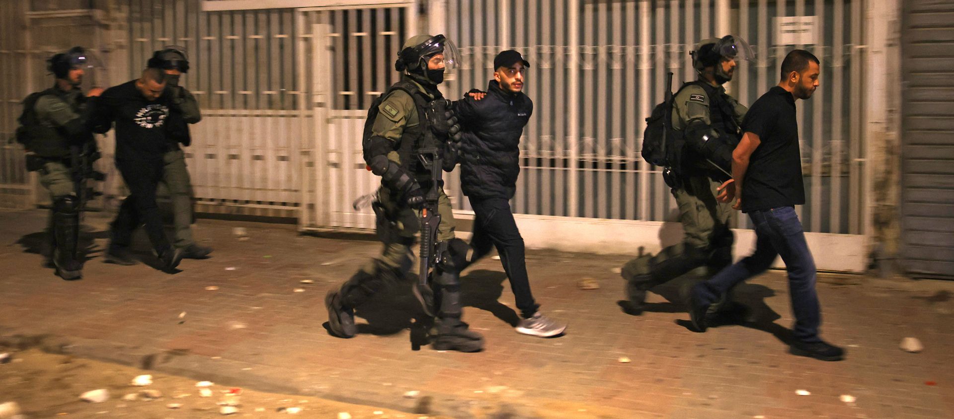 Israeli forces detain a group of Arab-Israelis in the mixed Jewish-Arab city of Lod on May 13, 2021, during clashes between Israeli far-right extremists and Arab-Israelis. - Sputnik International, 1920