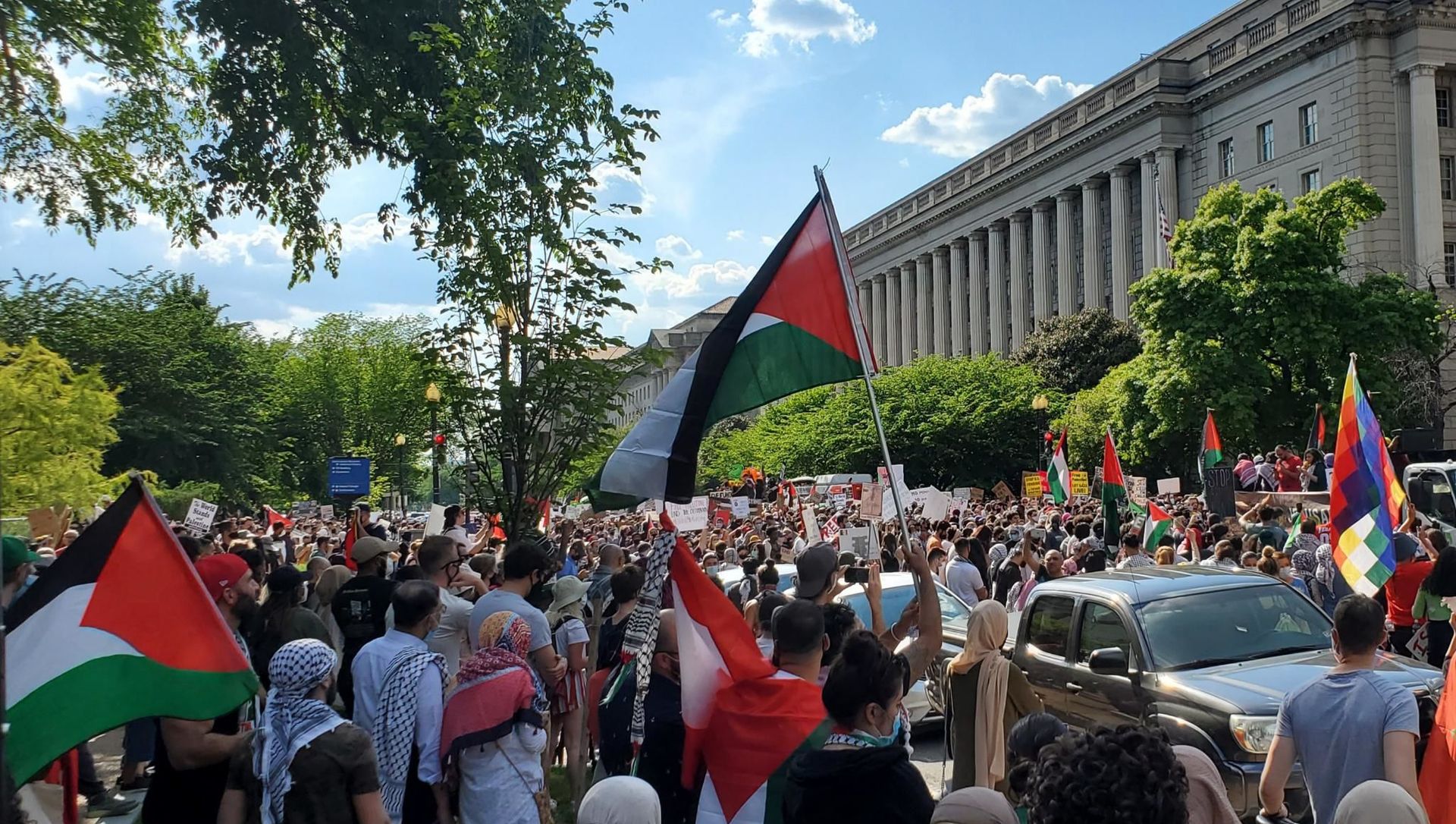 Palestine solidarity protesters march near the White House in Washington, DC, on May 15, 2021. Palestine solidarity protesters march near the White House in Washington, DC, on May 15, 2021. - Sputnik International, 1920, 15.05.2021