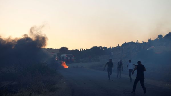 Palestinian demonstrators run towards an ambulance during a protest over tension in Jerusalem and Israel-Gaza escalation, near Tubas in the Israeli-occupied West Bank, May 15, 2021. - Sputnik International