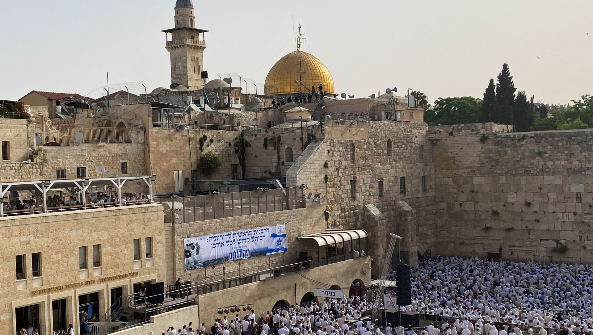 Jewish worshippers pray by the Western Wall, Judaism's holiest prayer site in Jerusalem's Old City May 10, 2021. Jewish worshippers pray by the Western Wall, Judaism's holiest prayer site in Jerusalem's Old City May 10, 2021. - Sputnik International, 1920, 16.05.2021