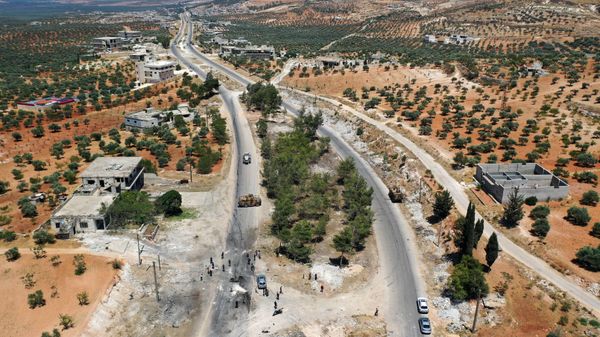 An aerial picture shows the site of an improvised explosive device which hit a joint Turkish-Russian patrol on the strategic M4 highway, near the Syrian town of Ariha in the rebel-held northwestern Idlib province, on July 14, 2020.  - Sputnik International