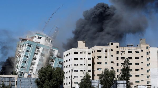 A tower housing AP, Al Jazeera offices collapses after Israeli missile strikes in Gaza city, May 15, 2021.  - Sputnik International