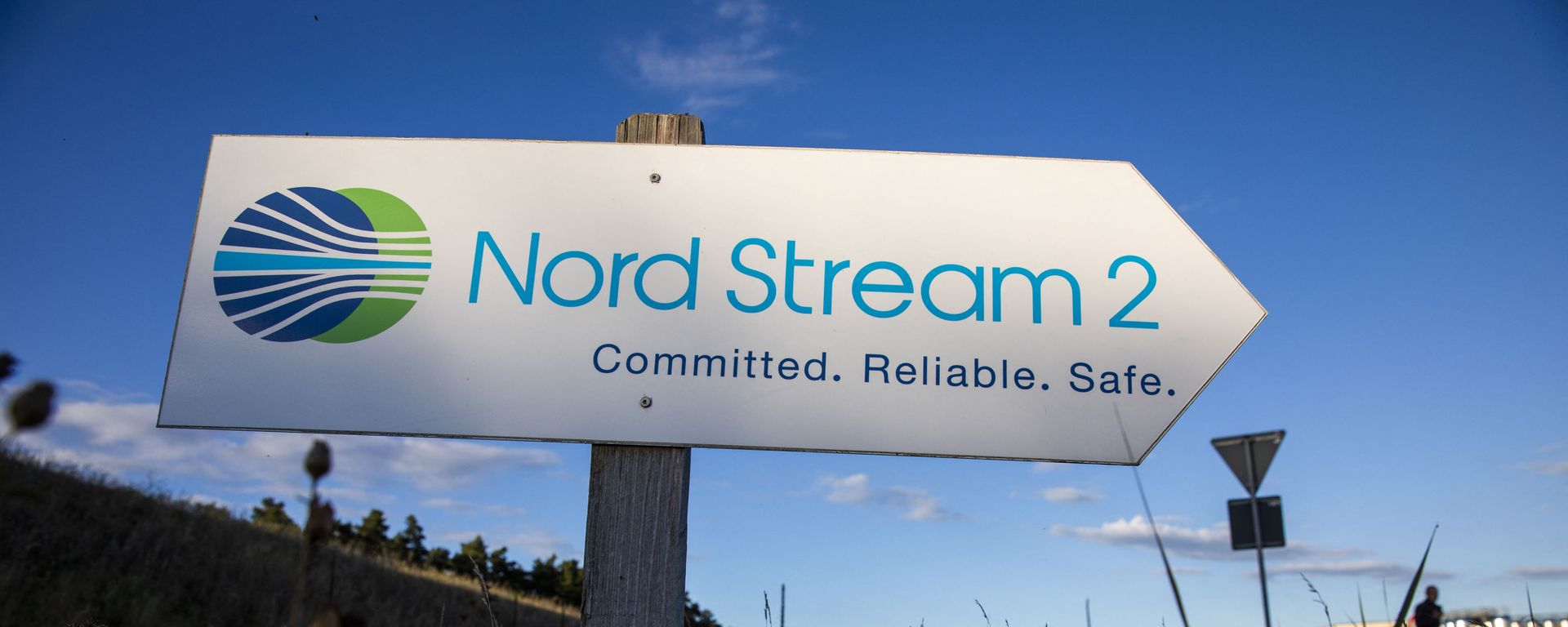 A road sign directs traffic towards the Nord Stream 2 gas line landfall facility entrance in Lubmin, north eastern Germany, on September 7, 2020. A road sign directs traffic towards the Nord Stream 2 gas line landfall facility entrance in Lubmin, north eastern Germany, on September 7, 2020. - Sputnik International, 1920, 23.02.2022