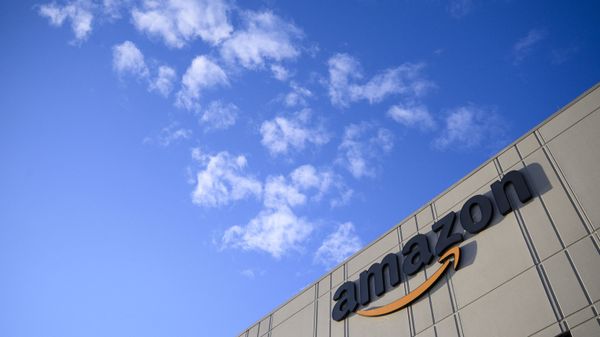  In this file photo taken on April 5, 2021, the Amazon logo at the 855,000-square-foot Amazon fulfillment center is seen in Staten Island, one of the five boroughs of New York City, on February 5, 2019. - Tech and e-commerce colossus Amazon on April 29, 2021 reported that its profit in the recently ended quarter tripled as online sales boomed. - Sputnik International