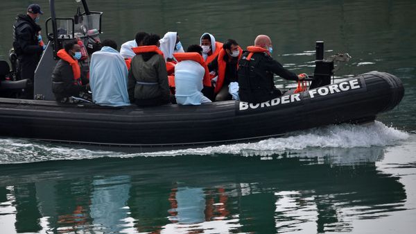 UK Border Force officials travel in a RIB with migrants picked up at sea whilst Crossing the English Channel, as they arrive at the Marina in Dover, southeast England on August 15, 2020 - Sputnik International