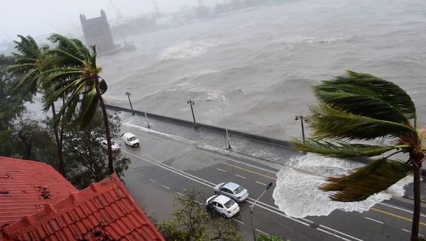 Deaths, Destruction, Chaos: Worst Cyclone in Decades Hits India - Sputnik International
