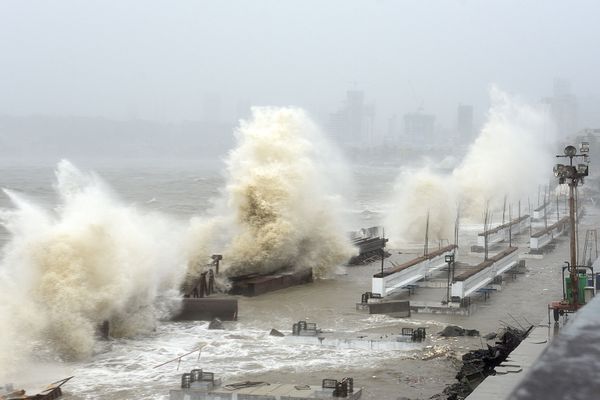 Deaths, Destruction, Chaos: Worst Cyclone in Decades Hits India - Sputnik International