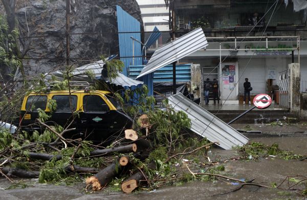 Deaths, Destruction, Chaos: Worst Cyclone in Decades Hits India - Sputnik International