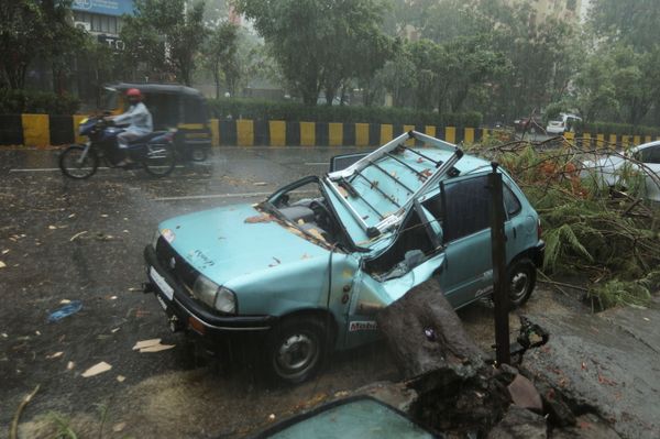 Deaths, Destruction, Chaos: Worst Cyclone in Decades Hits India - Sputnik International
