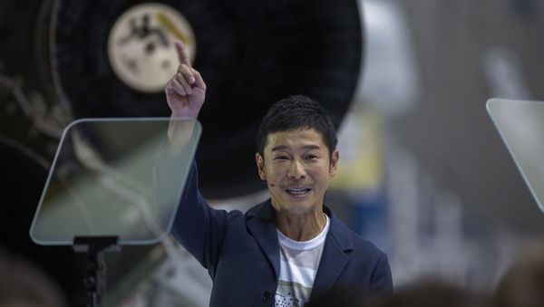 Japanese billionaire Yusaku Maezawa reacts near a Falcon 9 rocket during the announcement by Elon Musk to be the first private passenger who will fly around the Moon aboard the SpaceX BFR launch vehicle, at the SpaceX headquarters and rocket factory on September 17, 2018 in Hawthorne, California - Sputnik International