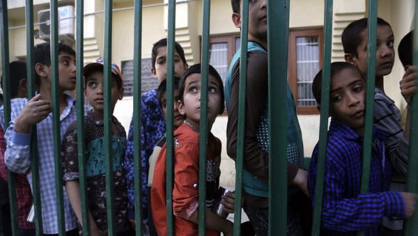 Kashmiri orphans stand in a queue for food before Iftar, the meal, at an orphanage in Srinagar, Indian-controlled Kashmir, Thursday, May 31, 2018 - Sputnik International