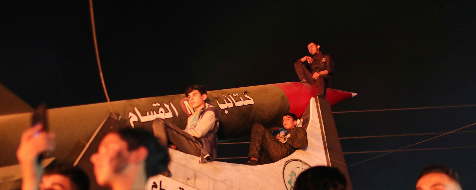 Palestinian demonstrators sit atop a monument of a Hamas rocket during an anti-Israel protest over tension in Jerusalem, in Gaza City April 24, 2021 - Sputnik International, 1920, 11.09.2021