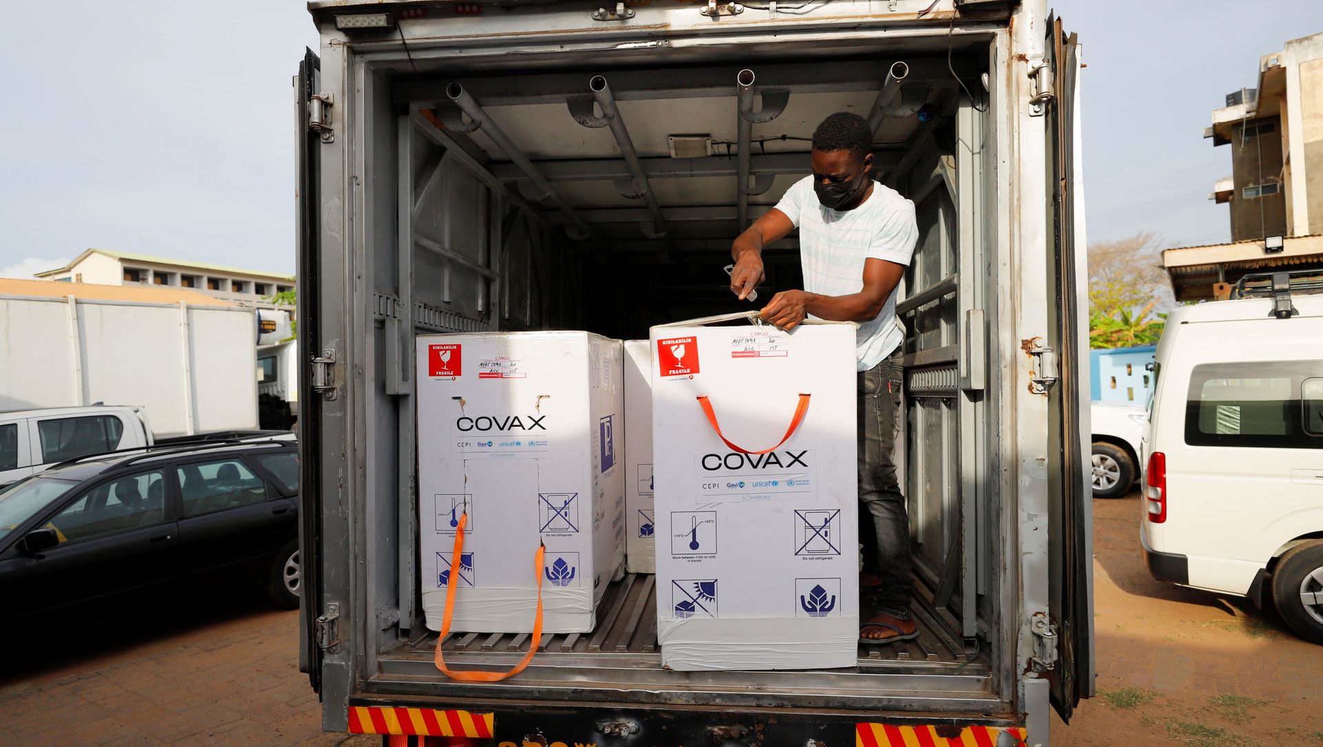 Boxes of Oxford/AstraZeneca coronavirus disease (COVID-19) vaccines, redeployed from the Democratic Republic of Congo, are seen loaded onto a refrigerated delivery truck in Accra, Ghana, May 7, 2021 Boxes of Oxford/AstraZeneca coronavirus disease (COVID-19) vaccines, redeployed from the Democratic Republic of Congo, are seen loaded onto a refrigerated delivery truck in Accra, Ghana, May 7, 2021 - Sputnik International, 1920, 19.05.2021