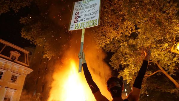 Violent BLM protest at night - Sputnik International