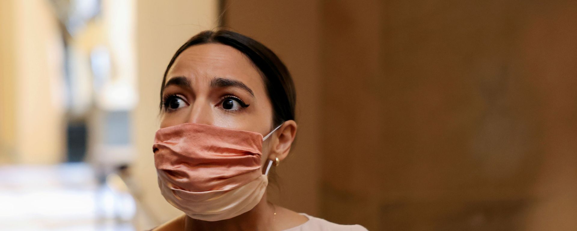 U.S. Representative Alexandria Ocasio-Cortez reacts as she walks past reporters on Capitol Hill in Washington, U.S., May 13, 2021 - Sputnik International, 1920, 20.05.2021